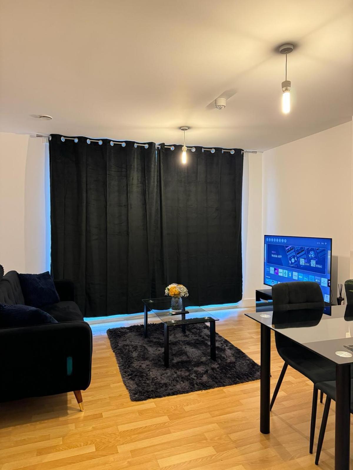 Spacious 2 Bedrooms Apartment In Stratford 伦敦 外观 照片